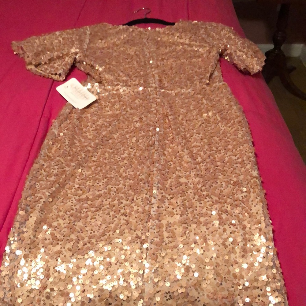 Neesee’s Dress size large. ❤️ - Picture 4 of 8